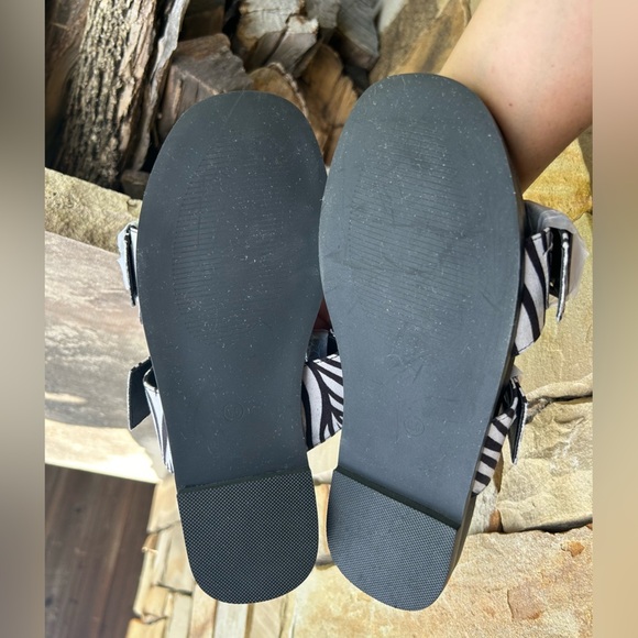 JANE AND THE SHOE Black and White Zebra Sandals NWT Sz-6.5. P - Picture 8 of 8